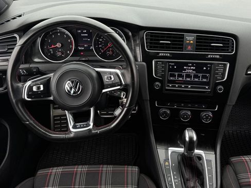 Used 2017 Volkswagen Golf 4-Door FWD image 12