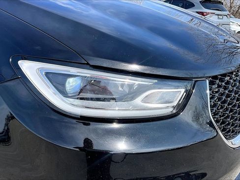 Used 2024 Chrysler Pacifica Touring-L FWD image 40