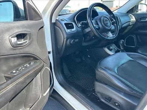 Used 2018 Jeep Compass Latitude w/ Popular Equipment Group AWD/4WD image 9