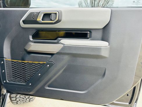 Used 2023 Ford Bronco Badlands image 29