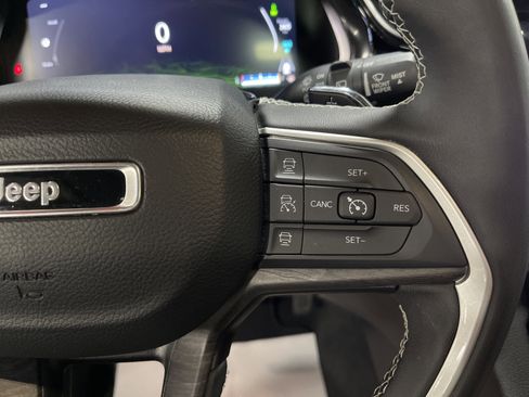 Used 2022 Jeep Grand Cherokee Limited 4xe image 20