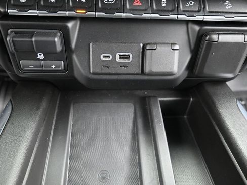 Used 2022 GMC Sierra 3500 Denali w/ Denali Ultimate Package image 19