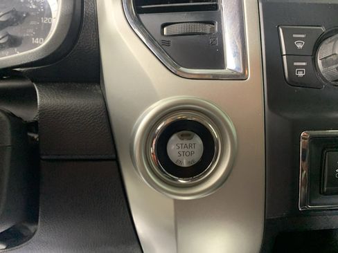 Used 2017 Nissan Titan SV image 18