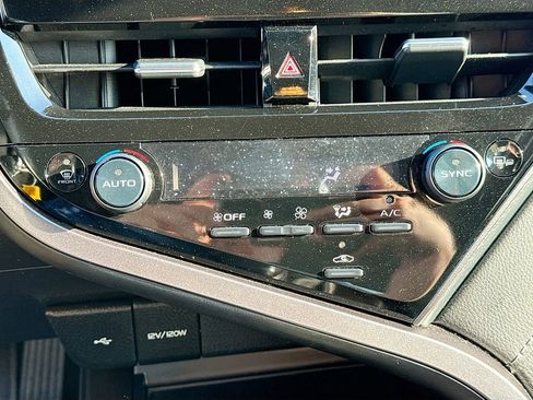 Used 2023 Toyota Camry SE image 12