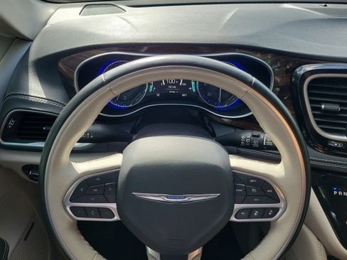 Used 2021 Chrysler Pacifica Limited w/ Uconnect Theater Family Group AWD/4WD image 21
