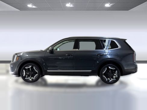 Used 2023 Kia Telluride EX w/ EX Captain's Chair Package FWD image 2