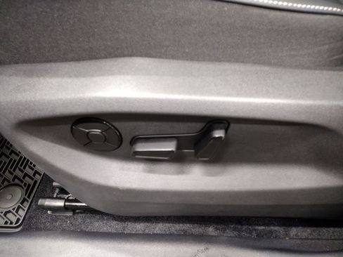 New 2025 Volkswagen Tiguan SE R-Line image 21