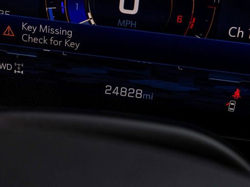 Used 2025 Chevrolet Suburban Z71 image 18