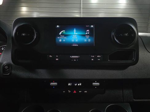 Used 2023 Mercedes-Benz Sprinter 2500 image 23