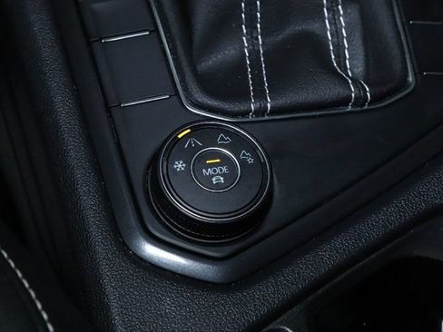 Certified 2024 Volkswagen Tiguan SE AWD/4WD image 30