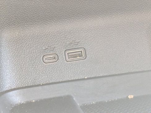 Used 2025 Chevrolet Traverse LT image 19