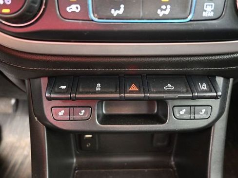 Used 2017 GMC Canyon SLT w/ Driver Alert Package AWD/4WD image 21