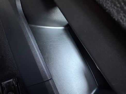Used 2025 Nissan Rogue SV FWD image 32