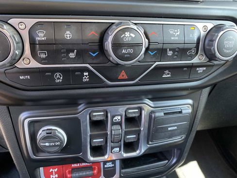 Certified 2022 Jeep Gladiator Mojave w/ LED Lighting Group AWD/4WD image 17