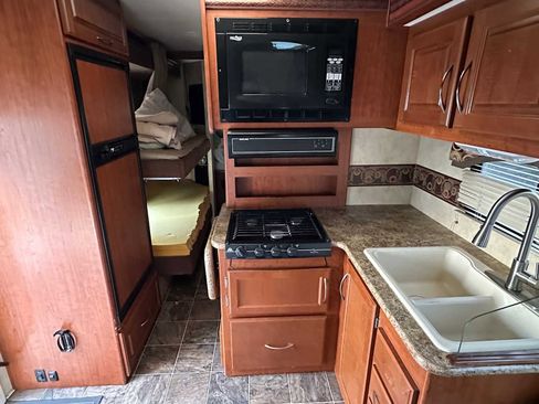 Used 2011 Ford E-450 and Econoline 450 Super Duty w/ Motorhome Prep Pkg image 19