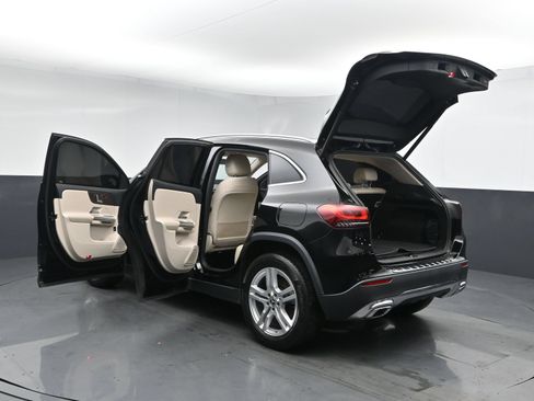 Used 2021 Mercedes-Benz GLA 250 4MATIC image 31