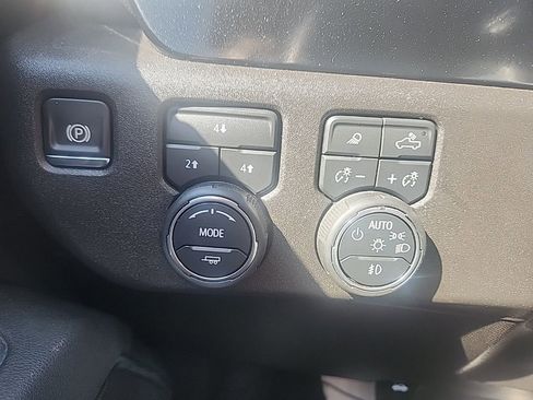 Used 2025 Chevrolet Silverado 2500 LT w/ Safety Package image 15