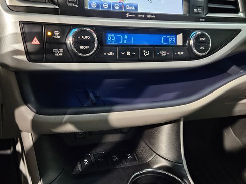 Used 2017 Toyota Highlander Limited Platinum image 33