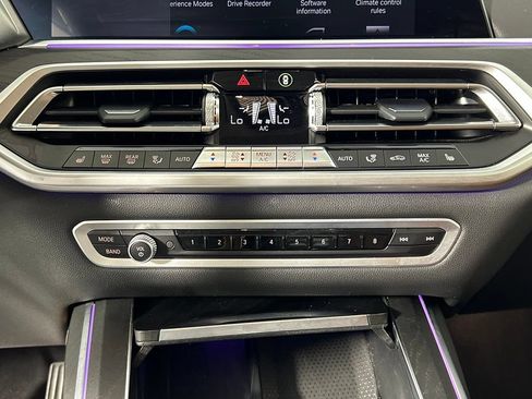 Used 2022 BMW X7 xDrive40i w/ Premium Package AWD/4WD image 26