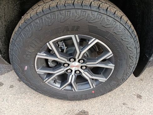 New 2026 GMC Acadia AT4 w/ LPO, Floor Liner Package AWD/4WD image 3