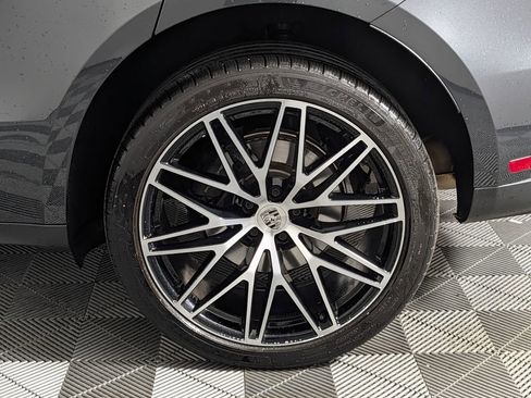 Used 2025 Porsche Macan image 14