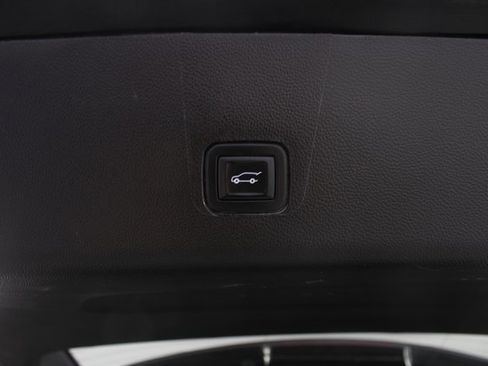 Used 2021 Chevrolet Traverse LT image 20