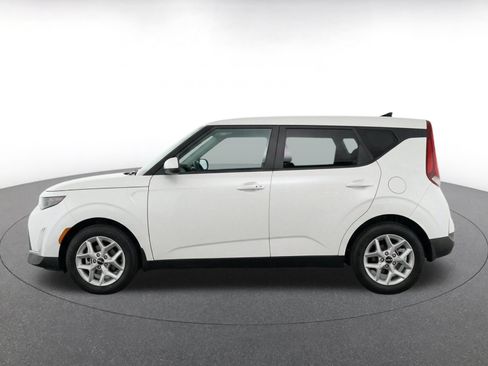 Used 2025 Kia Soul LX w/ LX Technology Package FWD image 4