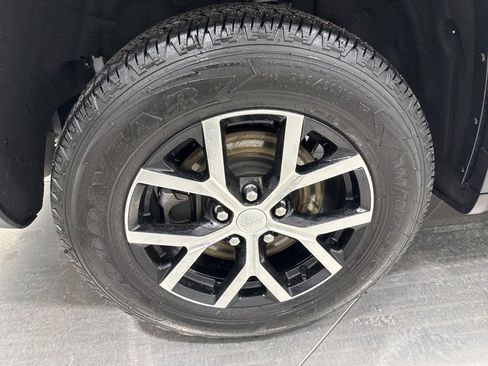 Certified 2023 Jeep Grand Cherokee L Limited image 9