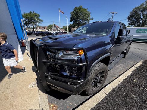 Used 2021 Chevrolet Silverado 2500 LTZ w/ LTZ Premium Package AWD/4WD image 2