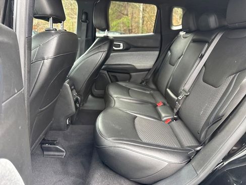 Used 2024 Jeep Compass Latitude image 28