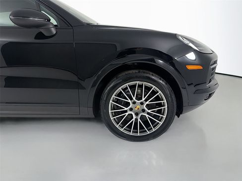Certified 2023 Porsche Cayenne Platinum Edition AWD/4WD image 28