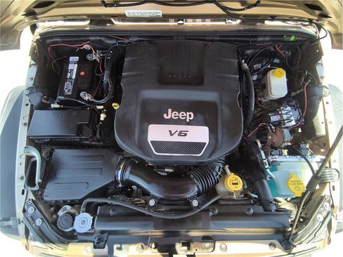 Used 2015 Jeep Wrangler Unlimited Sport w/ Quick Order Package 24S AWD/4WD image 22