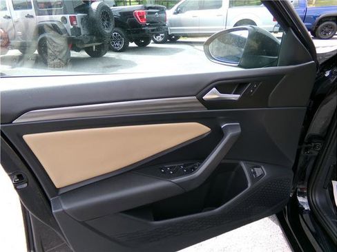 Used 2020 Volkswagen Jetta SEL image 6