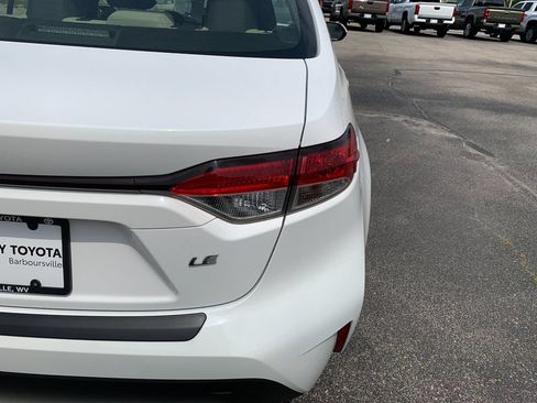 Used 2021 Toyota Corolla LE w/ Carpet Mat Package (TMS) FWD image 32