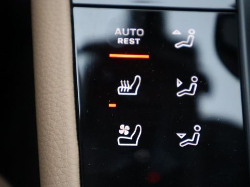 New 2026 Porsche Macan image 25