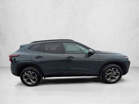 Used 2025 Chevrolet Trax LT image 4