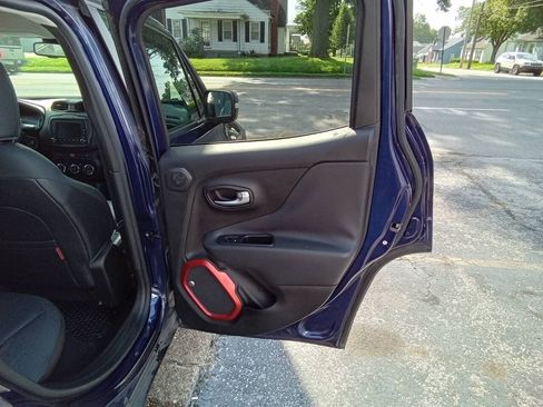 Used 2016 Jeep Renegade Trailhawk w/ Premium Trailhawk Package AWD/4WD image 7