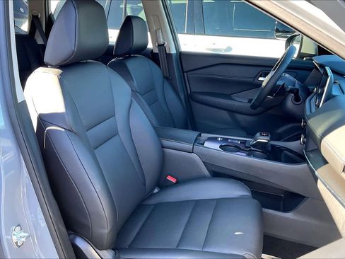 Used 2026 Nissan Rogue SV w/ SV Premium Package image 8