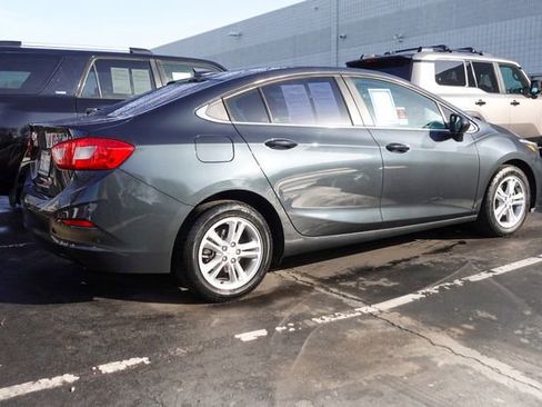 Used 2017 Chevrolet Cruze LT image 3