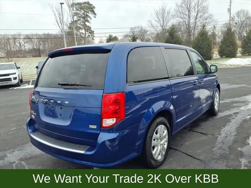 Used 2018 Dodge Grand Caravan SE w/ UConnect Hands-Free Group image 6