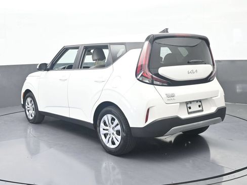 Used 2023 Kia Soul LX FWD image 4
