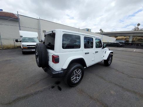Used 2025 Jeep Wrangler Unlimited Sahara AWD/4WD image 8