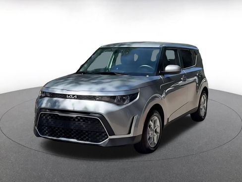 Used 2025 Kia Soul LX w/ LX Technology Package FWD image 7