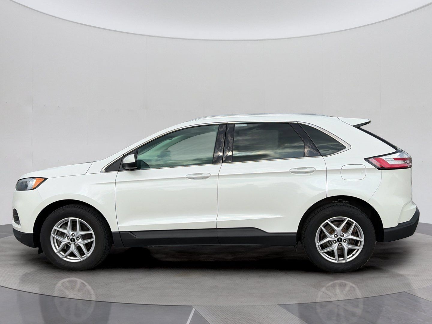 Used 2024 Ford Edge SEL w/ Convenience Package AWD/4WD image 2