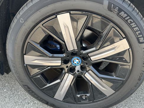 Used 2024 BMW iX xDrive50 w/ Premium Package AWD/4WD image 13