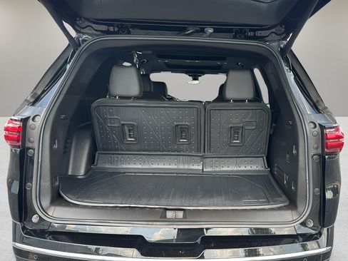 Used 2022 Chevrolet Traverse High Country w/ LPO, "Hit The Road" Package AWD/4WD image 13