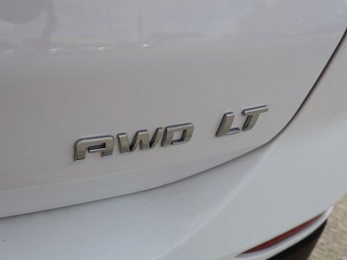 Used 2022 Chevrolet Equinox LT AWD/4WD image 16