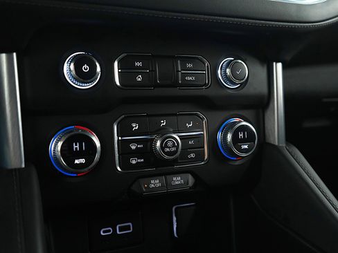 Used 2023 GMC Yukon SLE AWD/4WD image 24