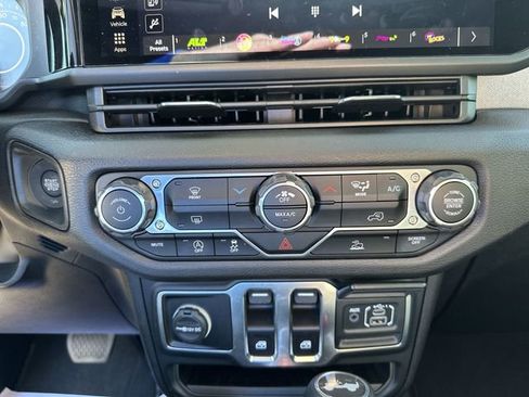 Used 2025 Jeep Wrangler Sport AWD/4WD image 18