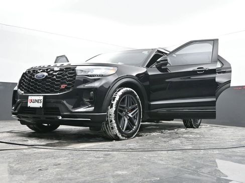 Used 2025 Ford Explorer ST image 52